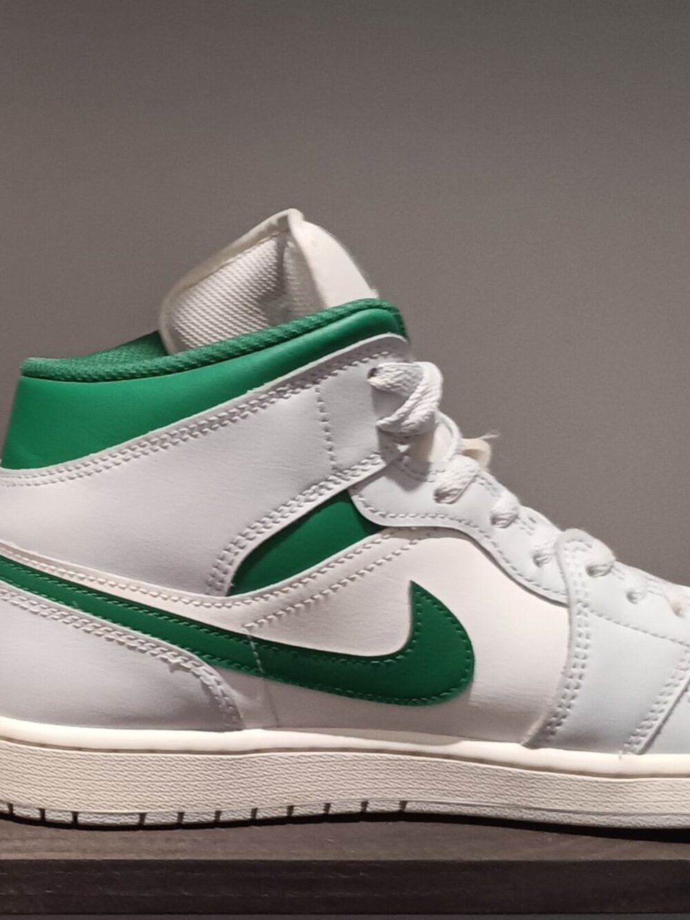 Jordan air 1 mid White Pure Platinum Pine Green 100% authentic - Picture 12 of 16